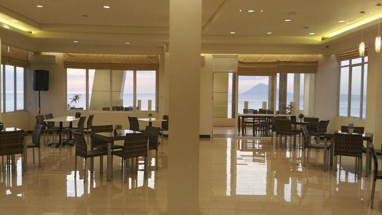 Big Fish Hotel Manado Exterior foto